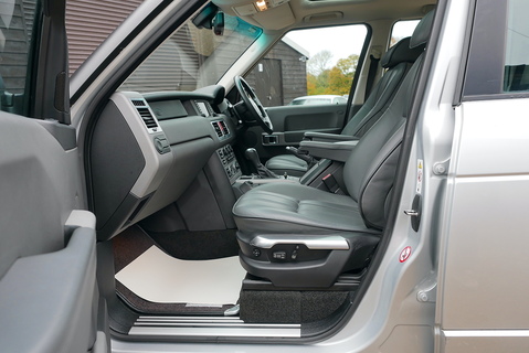 Range Rover 4.4i V8 Vogue Automatic AWD (1 Owner from new.. Totally Original)