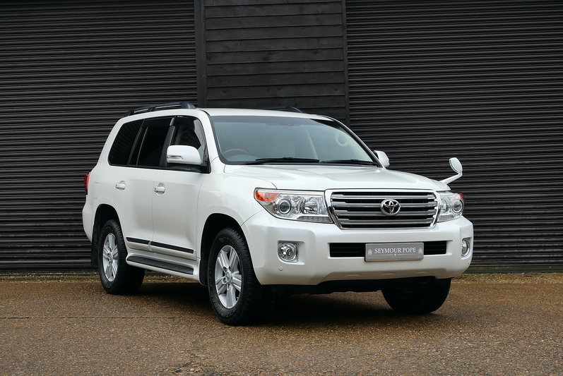 4.6 V8 AX 7 Seats Automatic Petrol