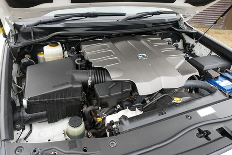 4.6 V8 AX 7 Seats Automatic Petrol