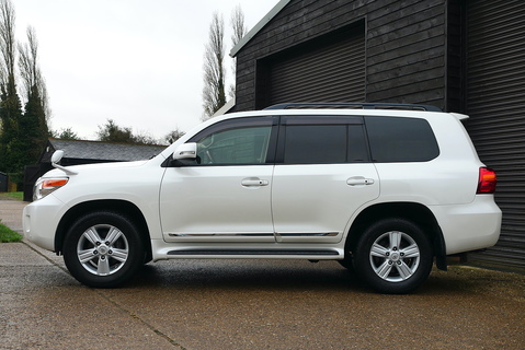 4.6 V8 AX 7 Seats Automatic Petrol