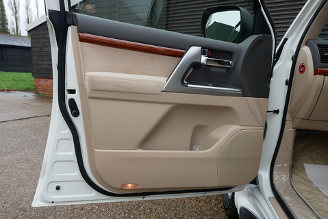 4.6 V8 AX 7 Seats Automatic Petrol