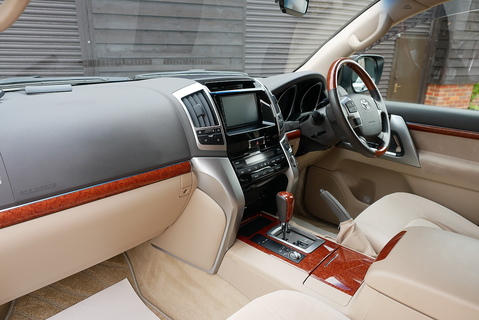 4.6 V8 AX 7 Seats Automatic Petrol