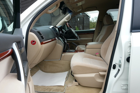 4.6 V8 AX 7 Seats Automatic Petrol