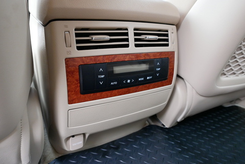 4.6 V8 AX 7 Seats Automatic Petrol