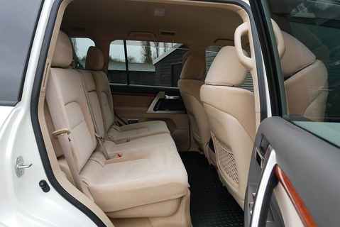 4.6 V8 AX 7 Seats Automatic Petrol