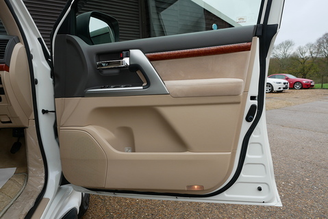 4.6 V8 AX 7 Seats Automatic Petrol