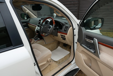 4.6 V8 AX 7 Seats Automatic Petrol