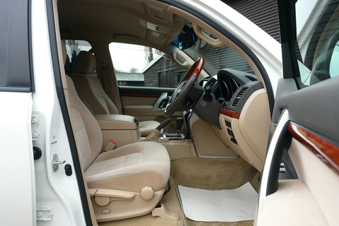 4.6 V8 AX 7 Seats Automatic Petrol