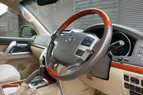 4.6 V8 AX 7 Seats Automatic Petrol