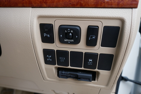 4.6 V8 AX 7 Seats Automatic Petrol