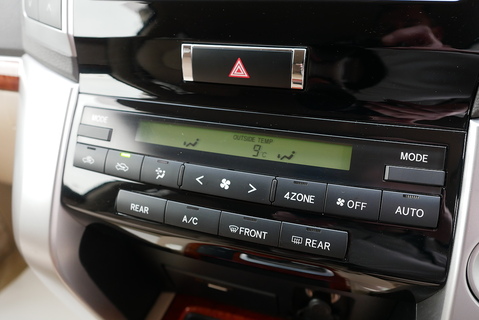 4.6 V8 AX 7 Seats Automatic Petrol