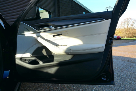 3.0 530d MHT M Sport Saloon 4dr Diesel Hybrid Steptronic xDrive Euro 6 (s/s) (286 ps)