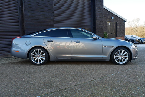 V8 Premium Luxury Saloon 5.0 Automatic Petrol