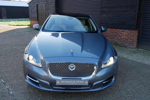 V8 Premium Luxury Saloon 5.0 Automatic Petrol