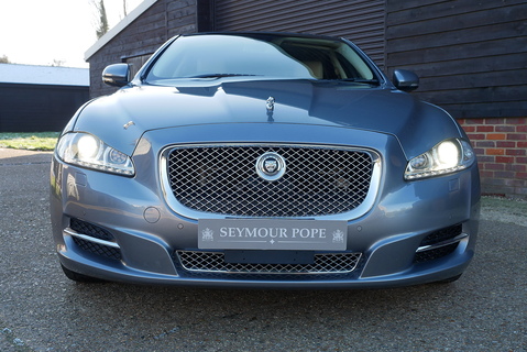 V8 Premium Luxury Saloon 5.0 Automatic Petrol