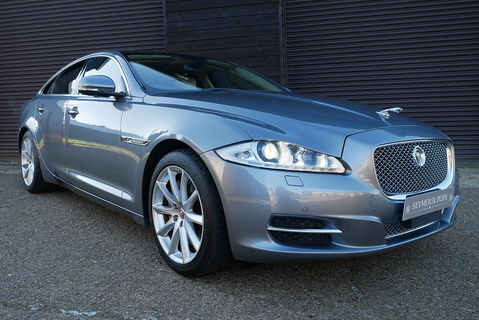 V8 Premium Luxury Saloon 5.0 Automatic Petrol