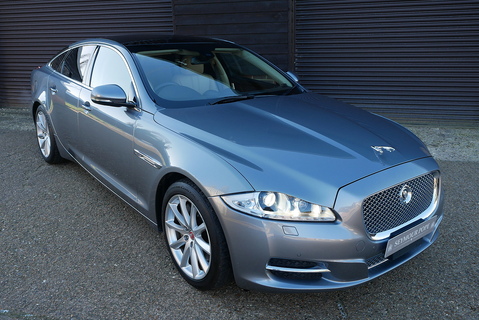 V8 Premium Luxury Saloon 5.0 Automatic Petrol