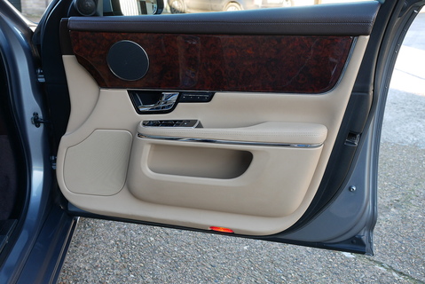 V8 Premium Luxury Saloon 5.0 Automatic Petrol