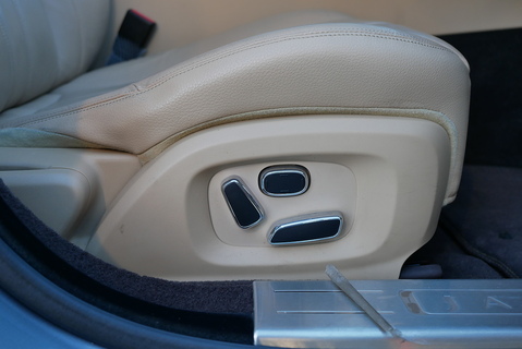 V8 Premium Luxury Saloon 5.0 Automatic Petrol