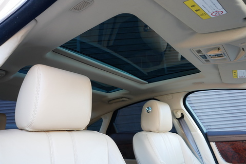 V8 Premium Luxury Saloon 5.0 Automatic Petrol