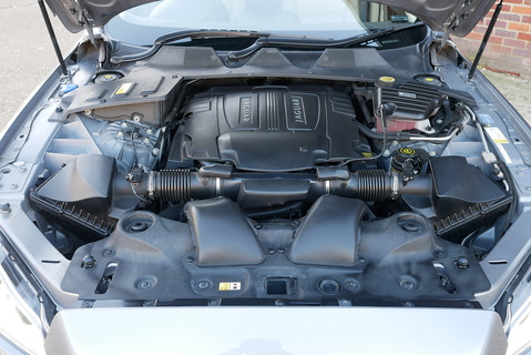 V8 Premium Luxury Saloon 5.0 Automatic Petrol