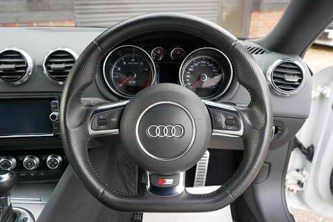Audi TT 1.8i TFSI Coupe S-Tronic Automatic (Stunning Cherished Example)