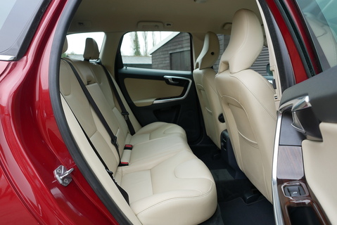 Volvo XC60 2.4 D4 SE LUX Nav Manual AWD (High Spec 1 Owner Example)