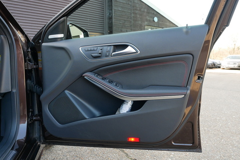 A250 SPORT 4Matic AMG Line Hatchback 2.0 Automatic Petrol