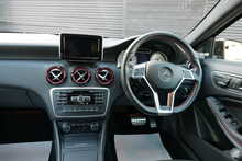 Mercedes-Benz A-Class A250 SPORT 4Matic AMG Line 