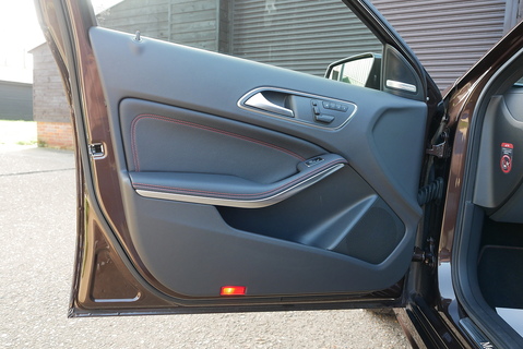 A250 SPORT 4Matic AMG Line Hatchback 2.0 Automatic Petrol