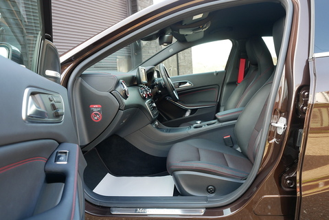 A250 SPORT 4Matic AMG Line Hatchback 2.0 Automatic Petrol