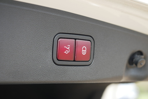 Mercedes-Benz E63 AMG S 5.5 V8 BiTurbo Saloon MCT Automatic (Pan Roof, Ceramic Brakes, Comfort and Dynamic Seats +++)