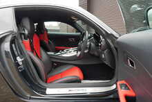 Mercedes-Benz AMG GT V8 BiTurbo S 