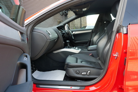 Sportback 2.0 TFSI Quattro S Line Black Edition PLUS Hatchback 2.0 Semi Auto Petrol