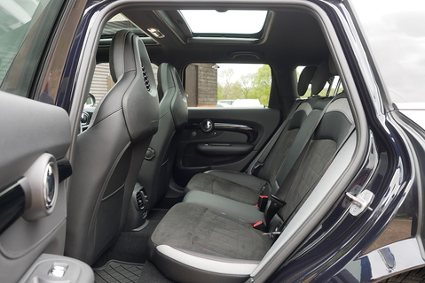 MINI 2.0 Clubman John Cooper Works ALL4 Estate Automatic (Pano Roof, Head Up, HK Sound, Digital Cockpit, Rev Camera +++)
