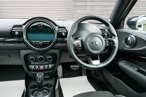 MINI 2.0 Clubman John Cooper Works ALL4 Estate Automatic (Pano Roof, Head Up, HK Sound, Digital Cockpit, Rev Camera +++)