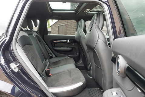 MINI 2.0 Clubman John Cooper Works ALL4 Estate Automatic (Pano Roof, Head Up, HK Sound, Digital Cockpit, Rev Camera +++)