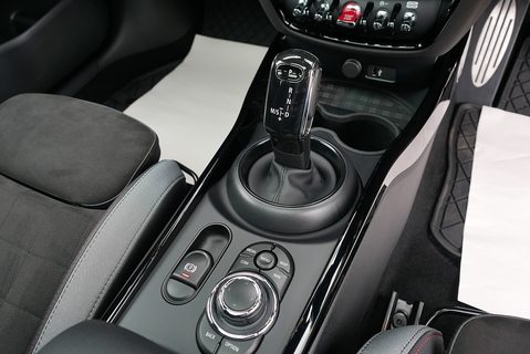 MINI 2.0 Clubman John Cooper Works ALL4 Estate Automatic (Pano Roof, Head Up, HK Sound, Digital Cockpit, Rev Camera +++)