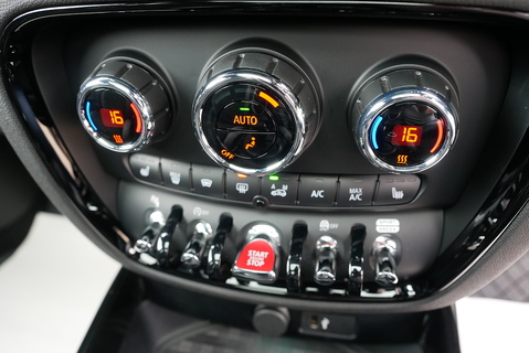 MINI 2.0 Clubman John Cooper Works ALL4 Estate Automatic (Pano Roof, Head Up, HK Sound, Digital Cockpit, Rev Camera +++)