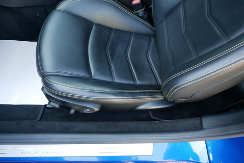 Maserati Granturismo 4.7 V8 Sport Coupe Automatic (Special Order Paint, Carbon Pack Evo 2, Alcantara Pack ++)