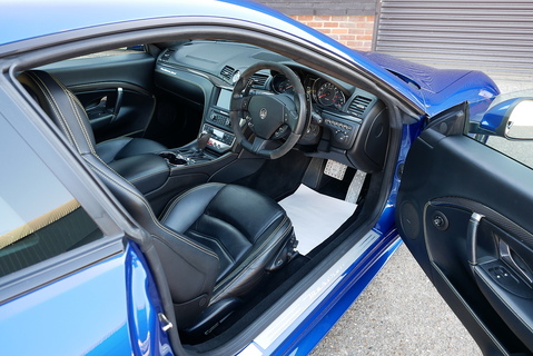 Maserati Granturismo 4.7 V8 Sport Coupe Automatic (Special Order Paint, Carbon Pack Evo 2, Alcantara Pack ++)