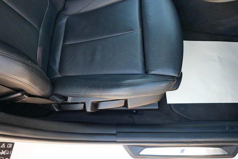 BMW F30 330d M-Sport Saloon xDrive Saloon Automatic (M Plus Pack, Adaptive M Suspension, Head Up, HK Sound, Pro Nav Plus, CarPlay ++)