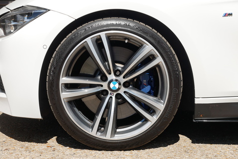 BMW F30 330d M-Sport Saloon xDrive Saloon Automatic (M Plus Pack, Adaptive M Suspension, Head Up, HK Sound, Pro Nav Plus, CarPlay ++)