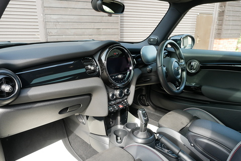 2.0 Cooper S Sport Hatchback 3dr Petrol Steptronic Euro 6 (s/s) (178 ps)