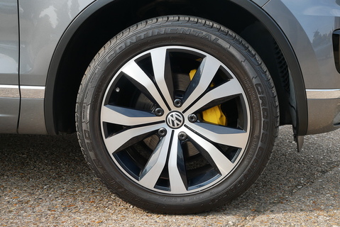 3.0 TDI V6 BlueMotion Tech R-Line SUV 5dr Diesel Tiptronic 4WD Euro 6 (s/s) (262 ps)