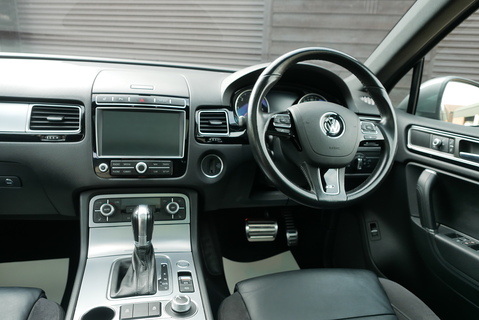 3.0 TDI V6 BlueMotion Tech R-Line SUV 5dr Diesel Tiptronic 4WD Euro 6 (s/s) (262 ps)