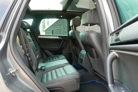 3.0 TDI V6 BlueMotion Tech R-Line SUV 5dr Diesel Tiptronic 4WD Euro 6 (s/s) (262 ps)