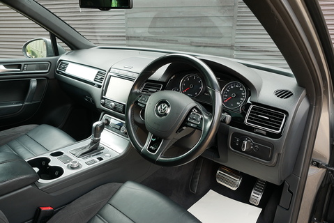 3.0 TDI V6 BlueMotion Tech R-Line SUV 5dr Diesel Tiptronic 4WD Euro 6 (s/s) (262 ps)