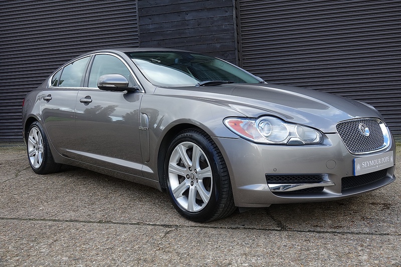 3.0d V6 Luxury Saloon 4dr Diesel Auto Euro 5 (240 ps)