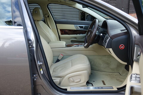 3.0d V6 Luxury Saloon 4dr Diesel Auto Euro 5 (240 ps)